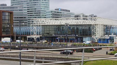 Three accused of dressing up as cops to rob tourists at Amsterdam rail station