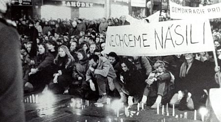 35 years of democracy: Czechs still favor current system over pre-1989 regime