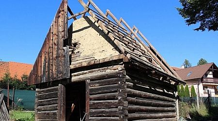 The last original granary in Pribylina is heading to the museum