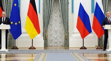 Majority of Germans want Scholz to speak with Putin