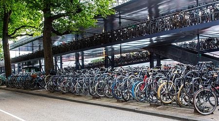 Bicycle shed at Utrecht station closed due to construction cracks