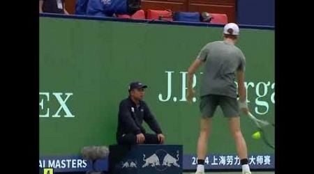 Jannik sinner is a legend! plays even with out an opponent #tennis #sports #sportsnews #viralvideo