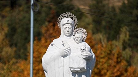 Six metre statue of the Virgin with Child inaugurated in Razlog