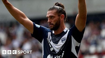 Carroll scores debut double for fourth-tier Bordeaux