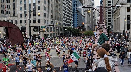 Kenyan Smashes World Record in Chicago Marathon