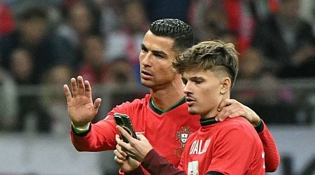 Cristiano Ronaldo hailed for 'keeping it classy' as he deals with pitch invader