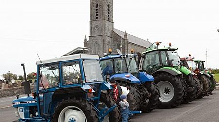 In Pictures: Vintage Car and Tractor Run takes place in Ballintra