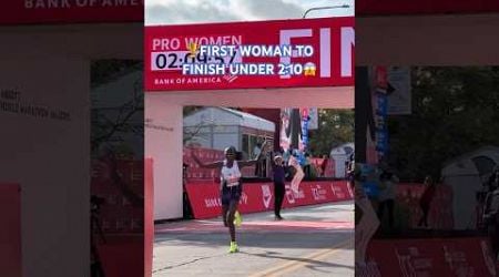 Ruth Chepngetich made history at the #chicagomarathon with a 2:09:57 finish #shortsvideo