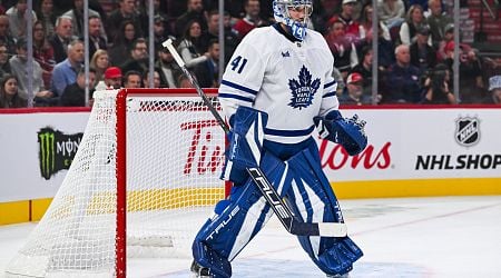 Maple Leafs' Trio Serve Thanksgiving Dinner at Covenant House Toronto