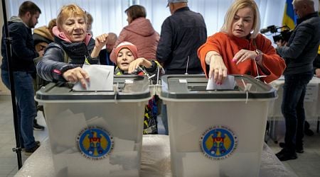 Moldova Votes in Presidential Elections, EU Membership Referendum on Sunday