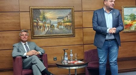 BSP - United Left's Ivo Hristov Meets with Intellectuals in Haskovo