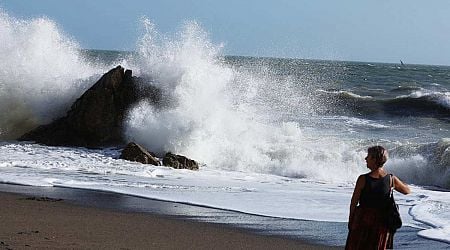 145km/hr winds recorded and trampolines sent flying as Storm Ashley hits