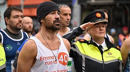 Colin Farrell Finishes Dublin Marathon For Charity Debra Ireland