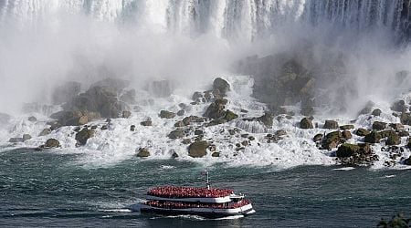 Niagara Falls: Tributes flow for mother and two children who died after jumping from waterfall