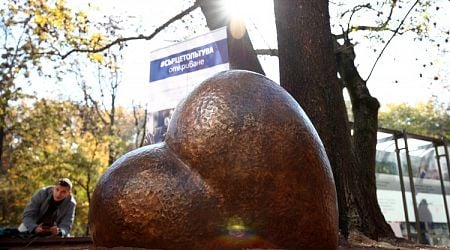 Monument Dedicated to Czech President Havel Erected in Sofia