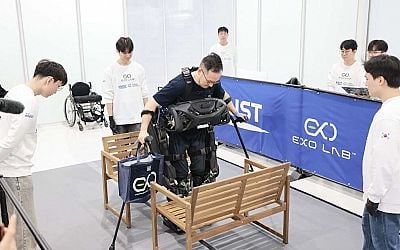 Novel front-loading exoskeleton gets paralyzed patients up and walking