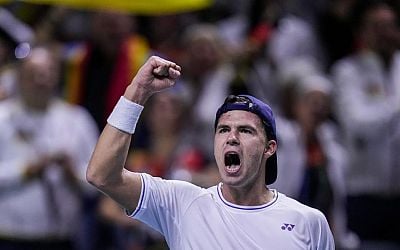 Germany wins both singles matches to top Canada and reach Davis Cup semifinals