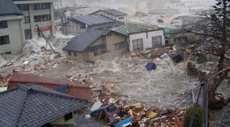 Sky is attacking Spain now ! Like a tsunami, huge flood waves sweep away cars and houses in Valencia