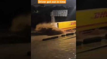 Driver managed to get out #truck #lkw #camion #valencia #spain #disaster #tsunami