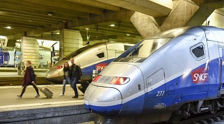 4 injured in axe attack on train in France