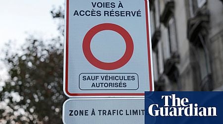 Paris drivers warned of fines as city begins limiting traffic in parts of centre