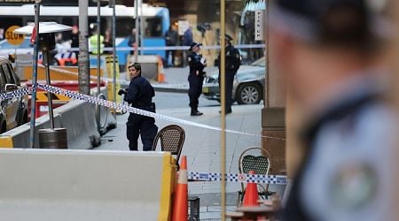 3 injured in stabbing attack at Melbourne shopping center