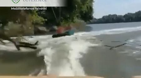 Shocking Video: mother and son on inflatable donut hit fallen tree trunk during boat ride