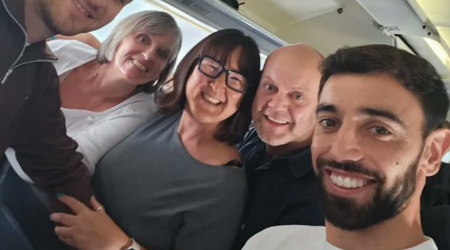 Man Utd captain Bruno Fernandes helps save ill passenger on easyJet flight