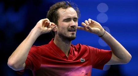 Medvedev rebounds from temper tantrum and back into contention at ATP Finals