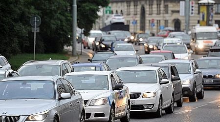 Does Prague have a car problem? Expert comments on key obstacles to building a more sustainable city 