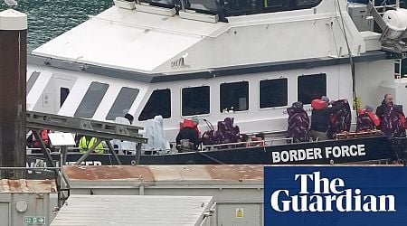 Nine boats carrying 572 people intercepted while crossing Channel