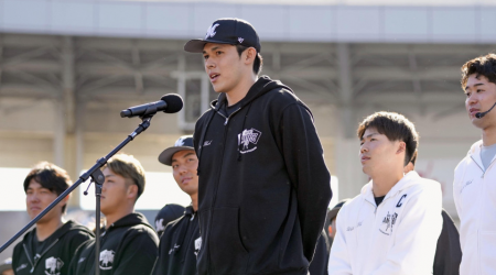 Baseball: Star pitcher Roki Sasaki thanks Marines, fans before MLB posting