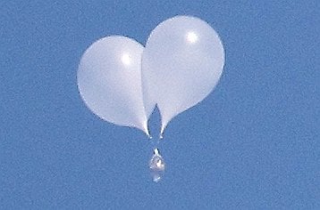 (LEAD) N. Korea sends trash-carrying balloons to S. Korea for 1st time in 3 weeks