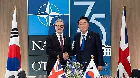 Yoon, British PM agree to speed up FTA upgrade talks