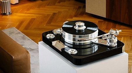 A turntable for picky audiophiles who crave high-end vinyl playback experience