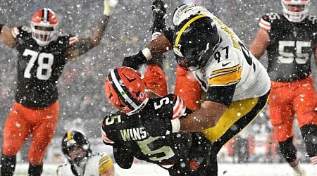 Browns stun Steelers in snowy conditions on TNF