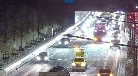 Snow caused traffic chaos overnight; Code yellow icy road warning for entire Netherlands