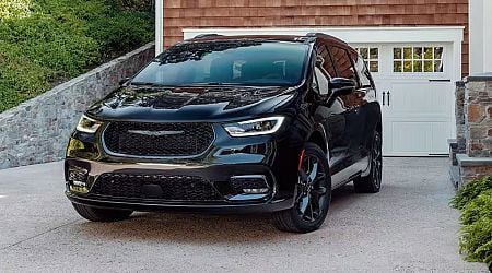 A fully electric Chrysler Pacifica is in the works