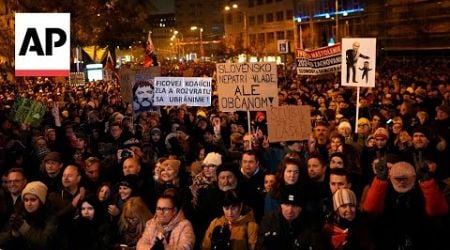 Thousands rally against Slovakia government on 35th anniversary of the Velvet Revolution