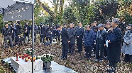 (LEAD) S. Korea holds its own memorial to honor Sado mine victims after boycotting Japan-led event