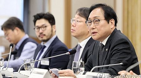 Gov't hosts roundtable with S. Korean firms in Vietnam on U.S. trade policy