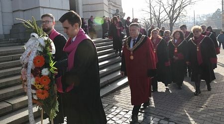 Sofia University's Rector, Academic Council Lay Wreath at St Kliment Ohridski Monument to Mark Patron's Day