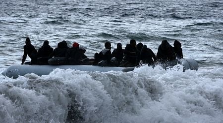 8 dead as migrant boat sinks off Greek island