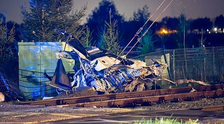 Train crashes into car during police chase in Berghem; Two killed