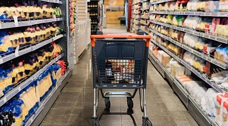 Supermarkets still pushing unhealthy foods despite agreements