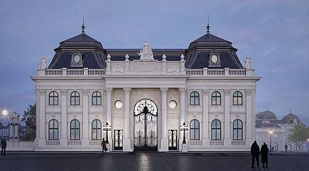 PHOTOS: Iconic sculpture group returns to the astonishing Buda Castle