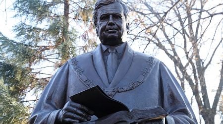 Monument to Acad. Blagovest Sendov Unveiled in Front of Sofia University's Faculty of Mathematics and Informatics