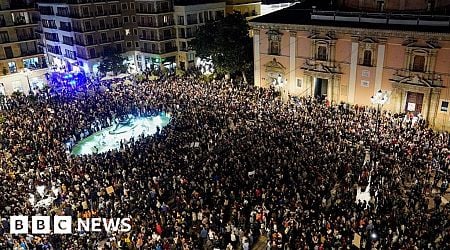 Tens of thousands protest in Valencia over floods