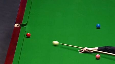 Judd Trump sends UK Championship crowd delirious with genius pot