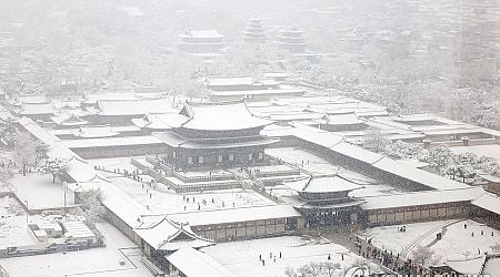 (2nd LD) Record November snowfall blankets Seoul